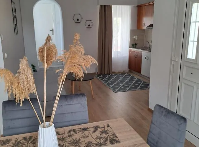 La Maison * Λιμενάρια