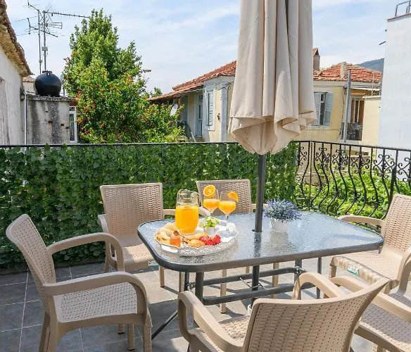 La Maison * Λιμενάρια